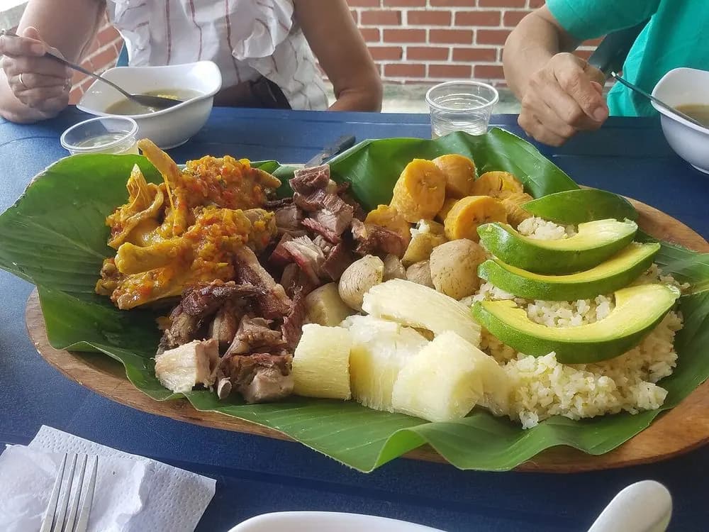 Almuerzos — The Papi Restaurant